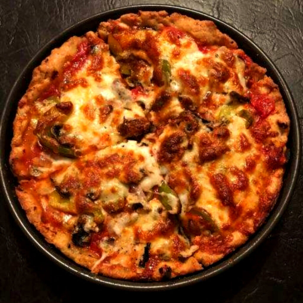 A graphic of a deluxe deep dish pizza a la mode.